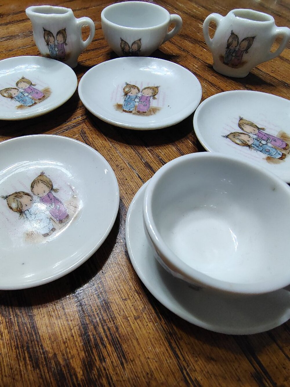 1976 Hallmark Cards 9 Pieces Tea Set